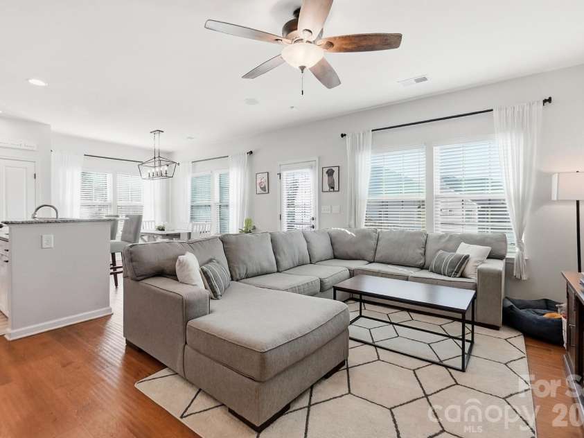 3224 Morgan Clark Road, Charlotte, NC 28208.  MLS# CAR4423182, YatesRealty ID 51257. Great room