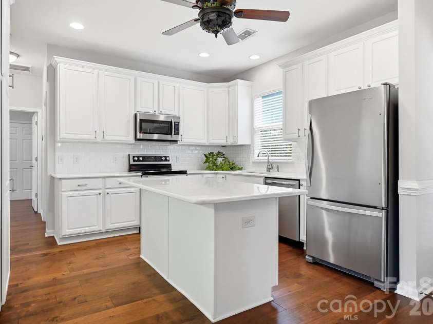 9218 Duckhorn Drive, Charlotte, NC 28277.  MLS# CAR4422862, YatesRealty ID 51258. 