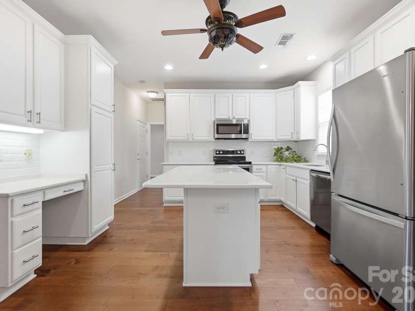 9218 Duckhorn Drive, Charlotte, NC 28277.  MLS# CAR4422862, YatesRealty ID 51258. 