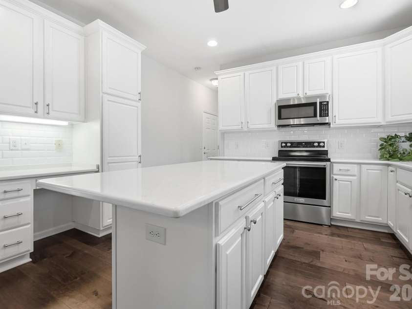 9218 Duckhorn Drive, Charlotte, NC 28277.  MLS# CAR4422862, YatesRealty ID 51258. 