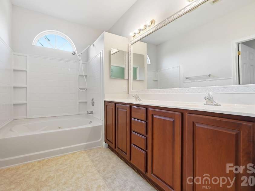 9218 Duckhorn Drive, Charlotte, NC 28277.  MLS# CAR4422862, YatesRealty ID 51258. 