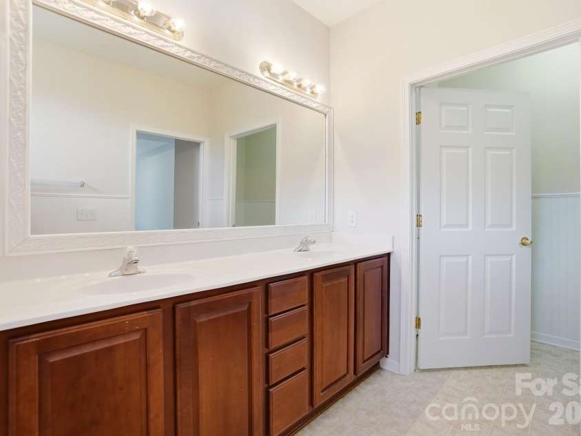 9218 Duckhorn Drive, Charlotte, NC 28277.  MLS# CAR4422862, YatesRealty ID 51258. 