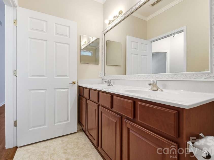 9218 Duckhorn Drive, Charlotte, NC 28277.  MLS# CAR4422862, YatesRealty ID 51258. 