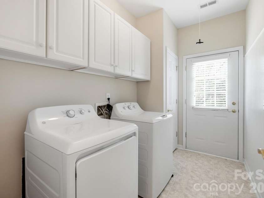 9218 Duckhorn Drive, Charlotte, NC 28277.  MLS# CAR4422862, YatesRealty ID 51258. 