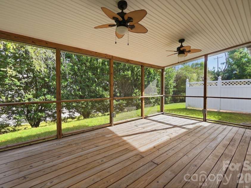 9218 Duckhorn Drive, Charlotte, NC 28277.  MLS# CAR4422862, YatesRealty ID 51258. 