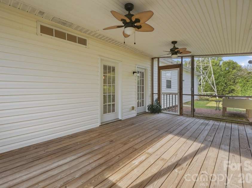 9218 Duckhorn Drive, Charlotte, NC 28277.  MLS# CAR4422862, YatesRealty ID 51258. 