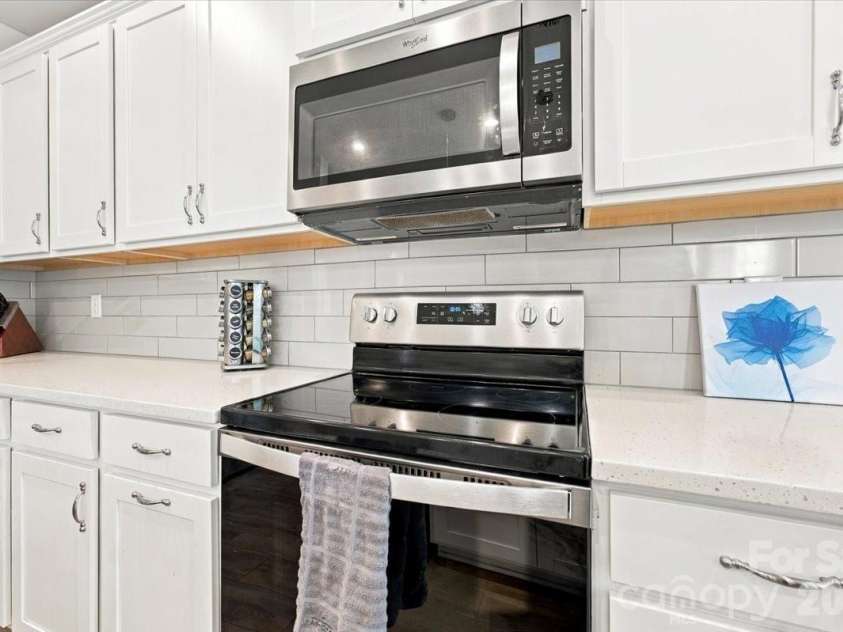 8036 Overmeadow Lane, Charlotte, NC 28269.  MLS# CAR4419889, YatesRealty ID 51259. 