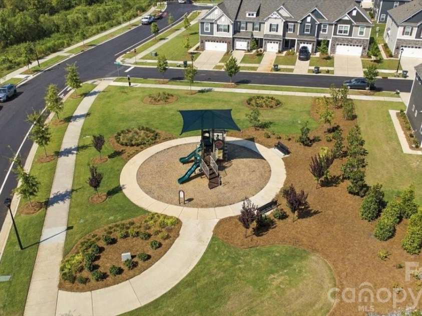 8036 Overmeadow Lane, Charlotte, NC 28269.  MLS# CAR4419889, YatesRealty ID 51259. Amenities