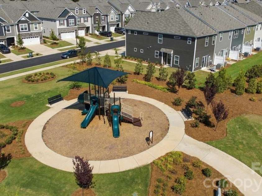 8036 Overmeadow Lane, Charlotte, NC 28269.  MLS# CAR4419889, YatesRealty ID 51259. Amenities