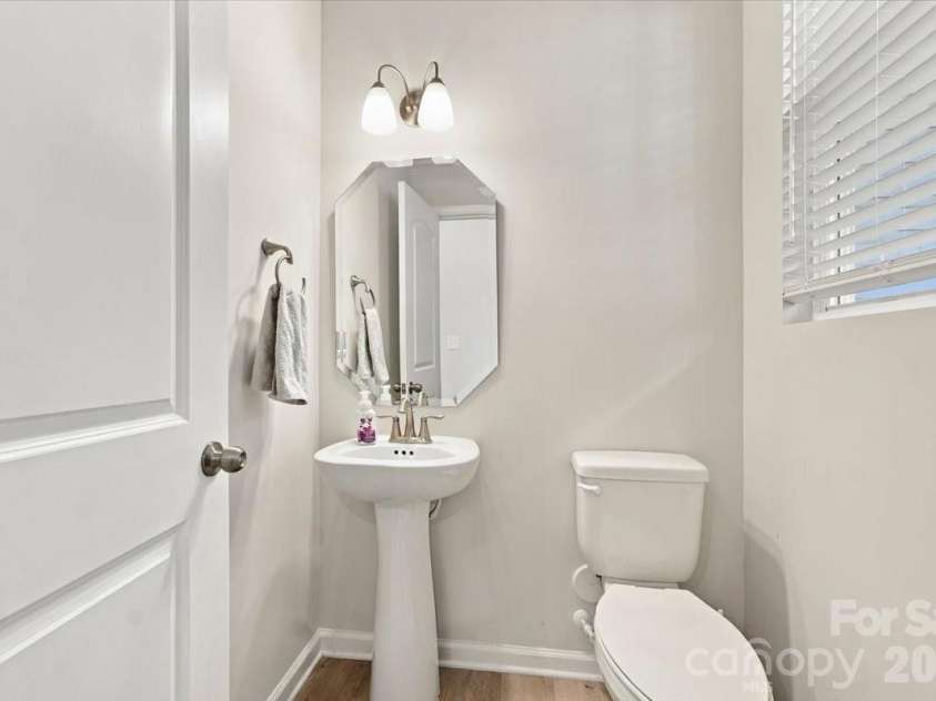 8036 Overmeadow Lane, Charlotte, NC 28269.  MLS# CAR4419889, YatesRealty ID 51259. Half bath on main level