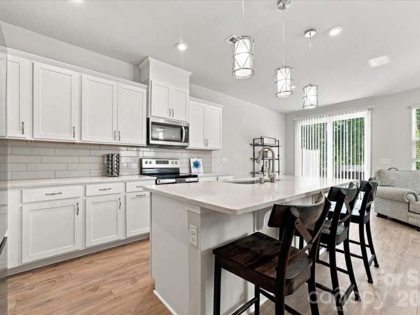 8036 Overmeadow Lane, Charlotte, NC 28269.  MLS# CAR4419889, YatesRealty ID 51259. Open Kitchen