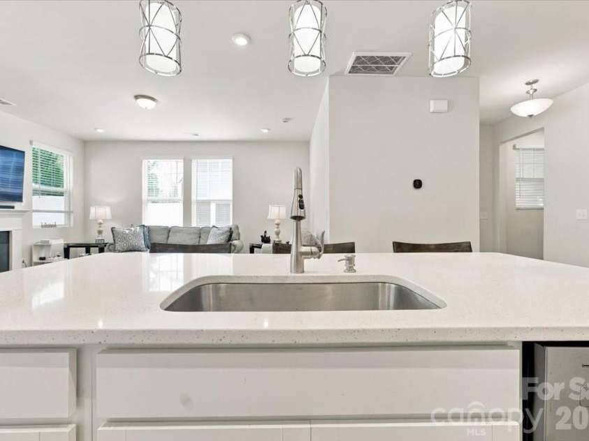 8036 Overmeadow Lane, Charlotte, NC 28269.  MLS# CAR4419889, YatesRealty ID 51259. Open Kitchen