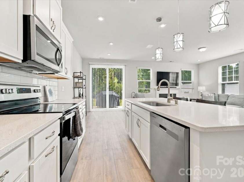 8036 Overmeadow Lane, Charlotte, NC 28269.  MLS# CAR4419889, YatesRealty ID 51259. Open Kitchen