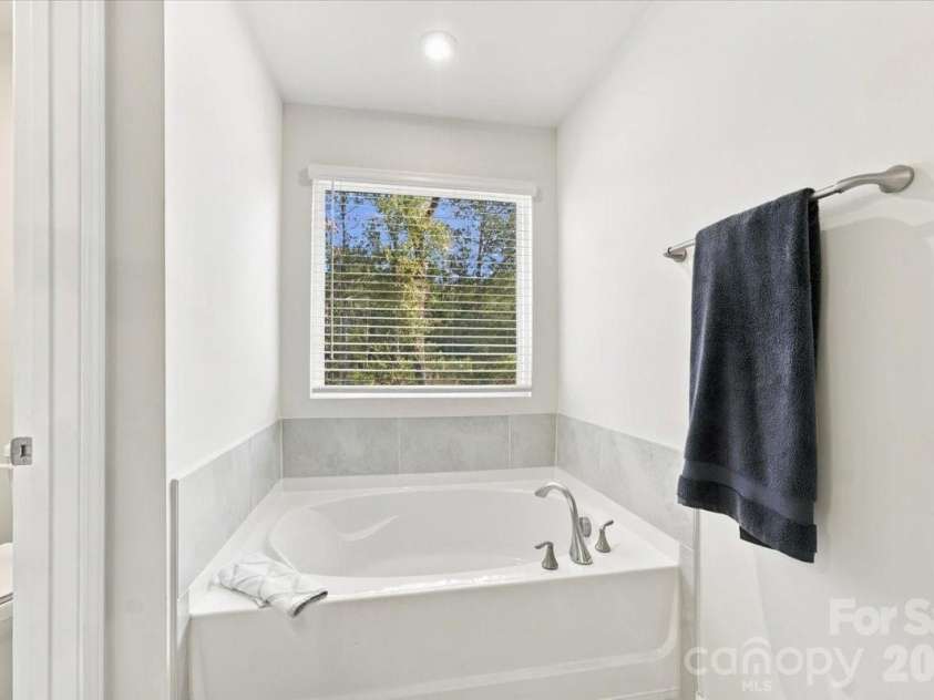 8036 Overmeadow Lane, Charlotte, NC 28269.  MLS# CAR4419889, YatesRealty ID 51259. Primary bathroom