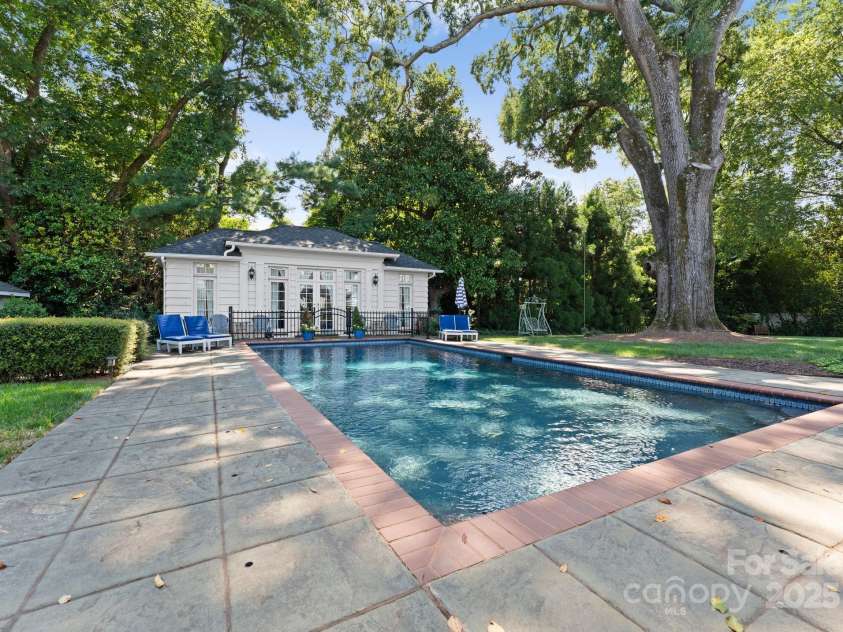 4016 Nettie Court, Charlotte, NC 28211.  MLS# CAR4097350, YatesRealty ID 5126. Pool