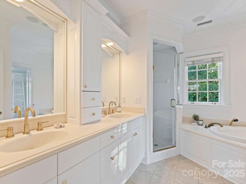 4016 Nettie Court, Charlotte, NC 28211.  MLS# CAR4318794, YatesRealty ID 5126. Full Bath 2