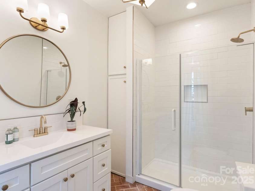 4016 Nettie Court, Charlotte, NC 28211.  MLS# CAR4318794, YatesRealty ID 5126. Guest House Full Bath 