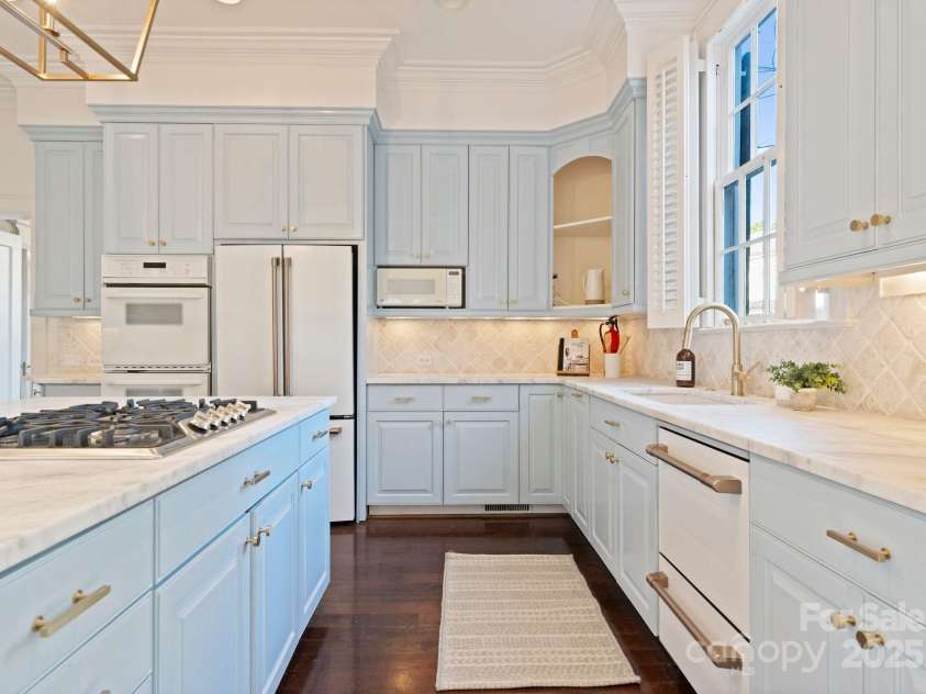 4016 Nettie Court, Charlotte, NC 28211.  MLS# CAR4318794, YatesRealty ID 5126. Kitchen 