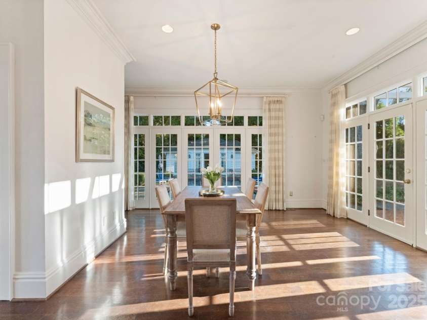 4016 Nettie Court, Charlotte, NC 28211.  MLS# CAR4318794, YatesRealty ID 5126. Sunroom 