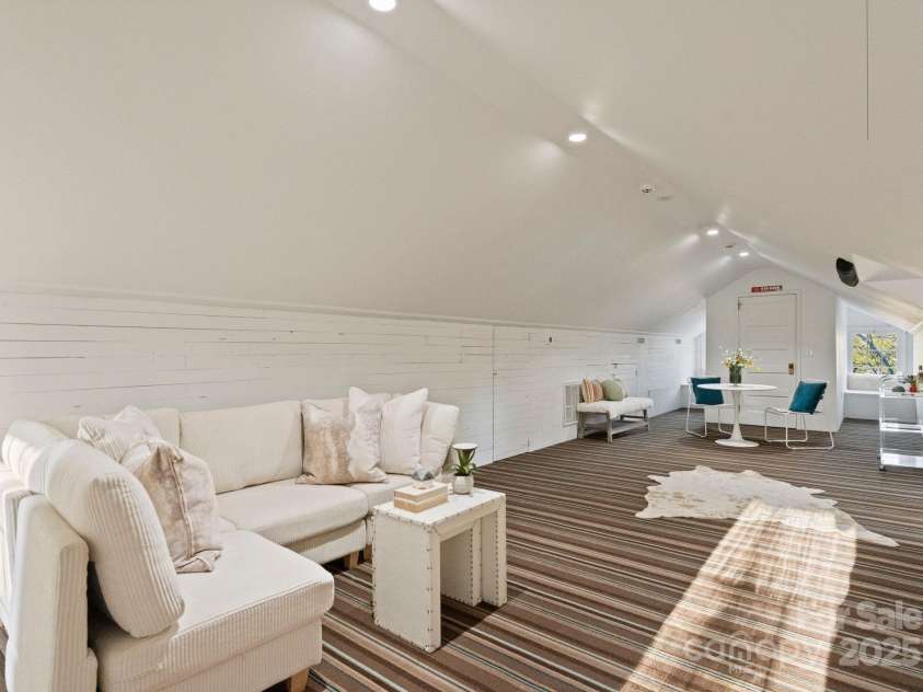 4016 Nettie Court, Charlotte, NC 28211.  MLS# CAR4318794, YatesRealty ID 5126. Third Floor Bonus Room 