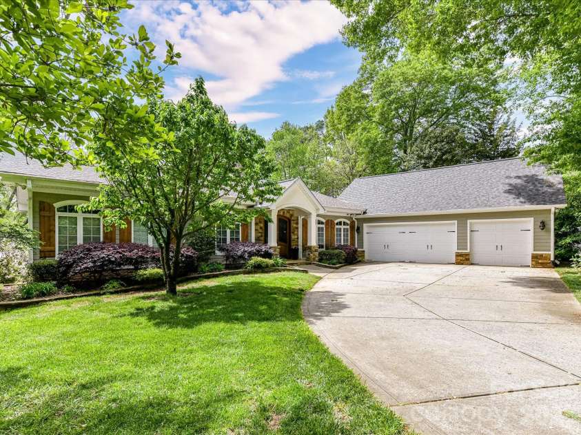 16211 Terry Lane, Huntersville, NC 28078.  MLS# CAR4420498, YatesRealty ID 51260. 