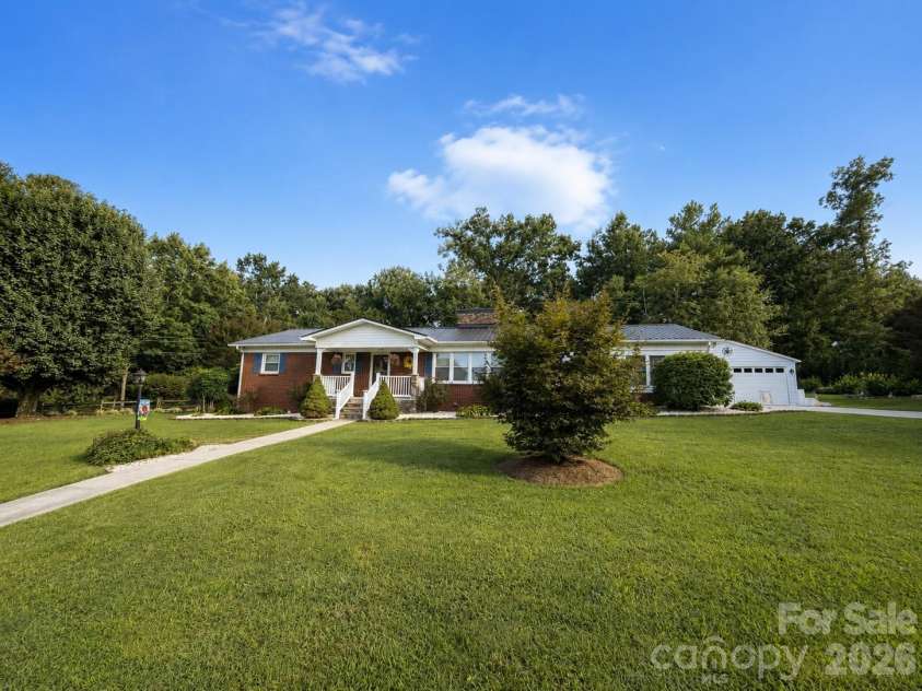 105 Merrywood Drive, Lenoir, NC 28645.  MLS# CAR4420683, YatesRealty ID 51261. 