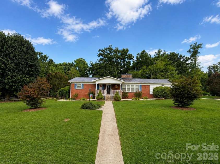 105 Merrywood Drive, Lenoir, NC 28645.  MLS# CAR4420683, YatesRealty ID 51261. 