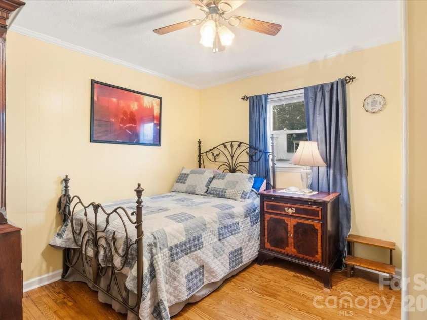 105 Merrywood Drive, Lenoir, NC 28645.  MLS# CAR4420683, YatesRealty ID 51261. 