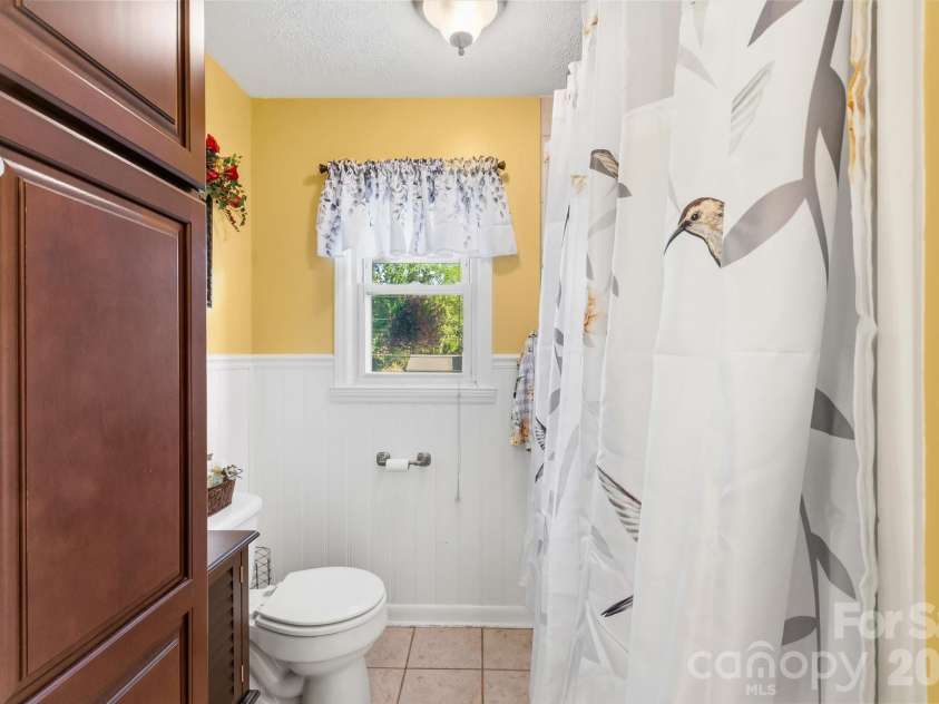 105 Merrywood Drive, Lenoir, NC 28645.  MLS# CAR4420683, YatesRealty ID 51261. 