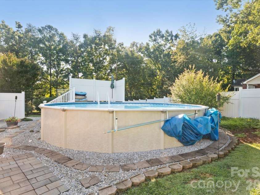 105 Merrywood Drive, Lenoir, NC 28645.  MLS# CAR4420683, YatesRealty ID 51261. 