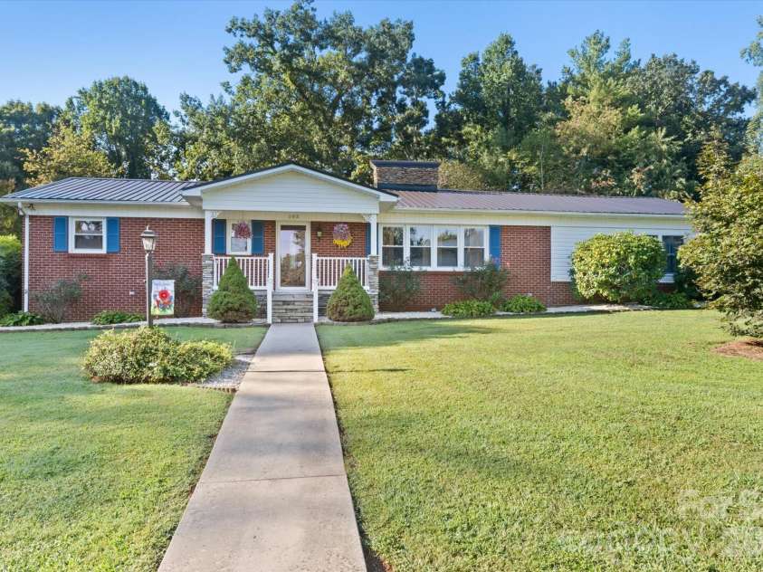 105 Merrywood Drive, Lenoir, NC 28645.  MLS# CAR4420683, YatesRealty ID 51261. 