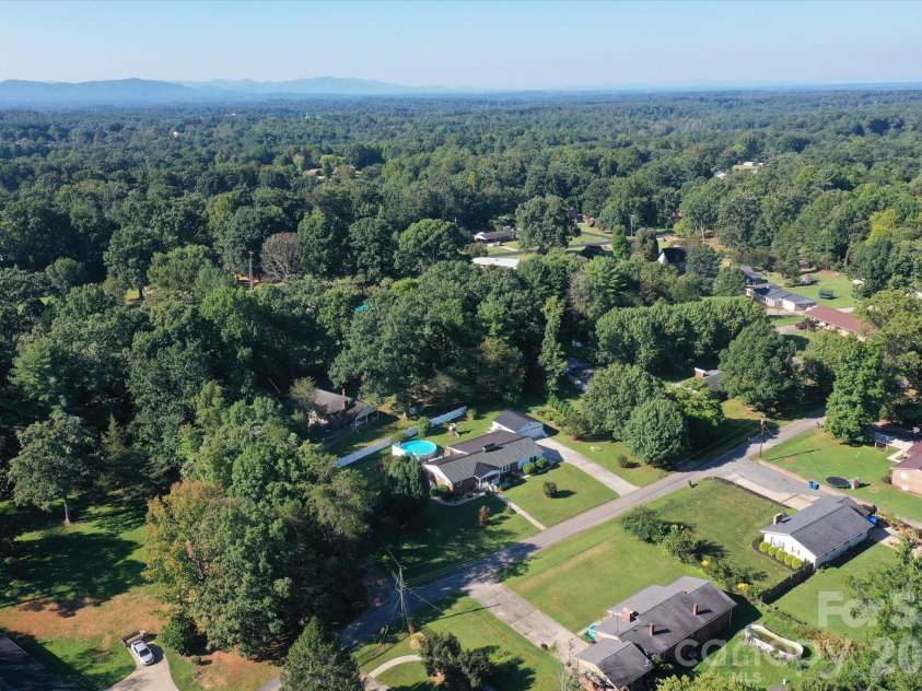 105 Merrywood Drive, Lenoir, NC 28645.  MLS# CAR4420683, YatesRealty ID 51261. 
