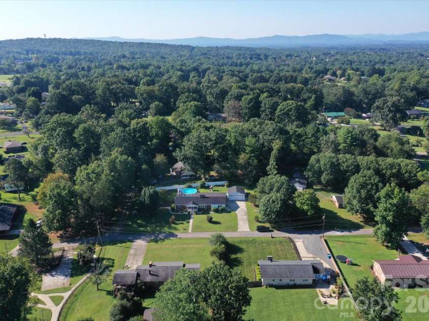 105 Merrywood Drive, Lenoir, NC 28645.  MLS# CAR4420683, YatesRealty ID 51261. 