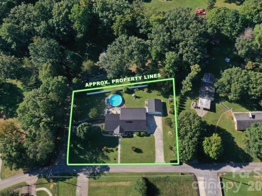 105 Merrywood Drive, Lenoir, NC 28645.  MLS# CAR4420683, YatesRealty ID 51261. 