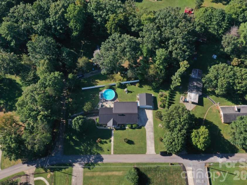 105 Merrywood Drive, Lenoir, NC 28645.  MLS# CAR4420683, YatesRealty ID 51261. 