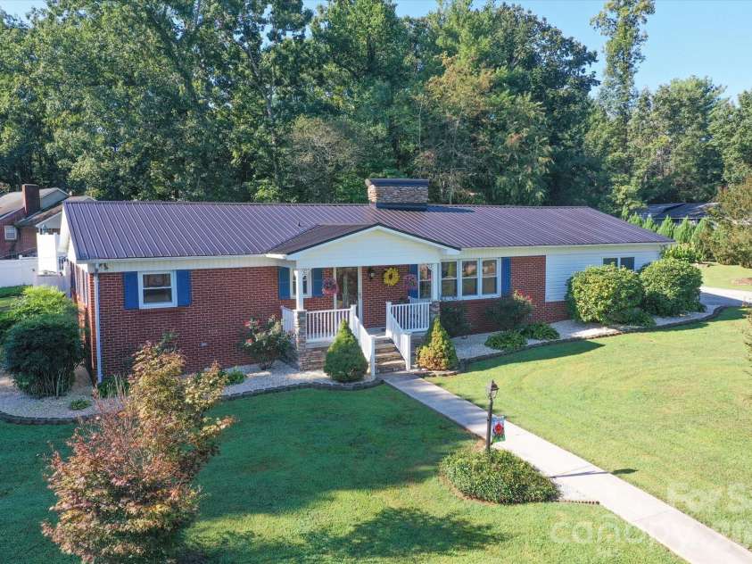 105 Merrywood Drive, Lenoir, NC 28645.  MLS# CAR4420683, YatesRealty ID 51261. 