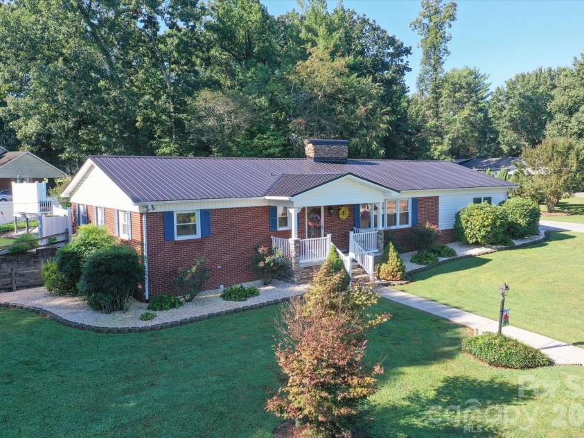 105 Merrywood Drive, Lenoir, NC 28645.  MLS# CAR4420683, YatesRealty ID 51261. 