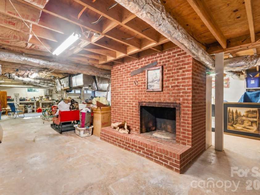 105 Merrywood Drive, Lenoir, NC 28645.  MLS# CAR4420683, YatesRealty ID 51261. 