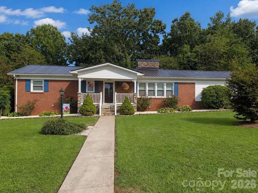 105 Merrywood Drive, Lenoir, NC 28645.  MLS# CAR4420683, YatesRealty ID 51261. 
