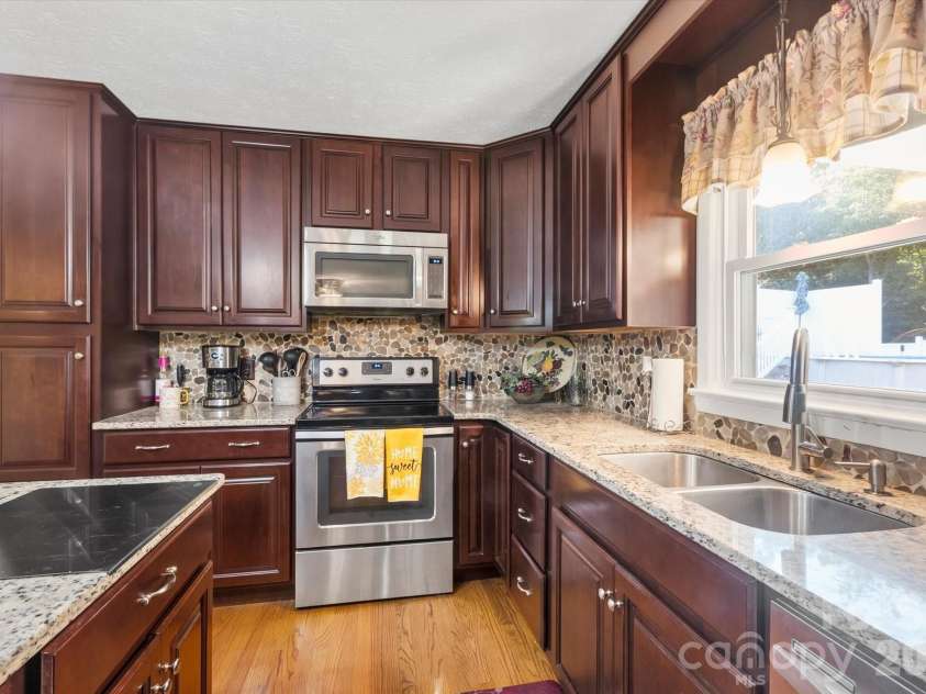 105 Merrywood Drive, Lenoir, NC 28645.  MLS# CAR4420683, YatesRealty ID 51261. 