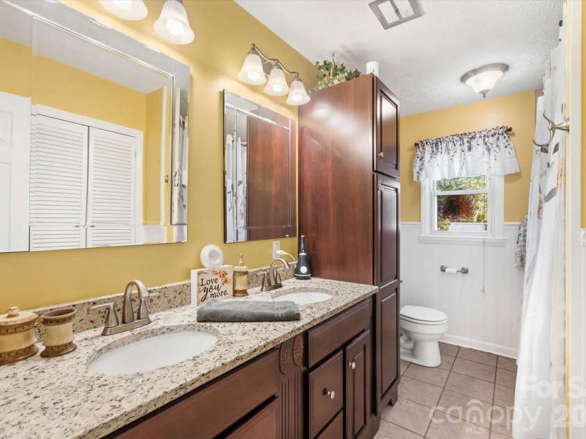 105 Merrywood Drive, Lenoir, NC 28645.  MLS# CAR4420683, YatesRealty ID 51261. 