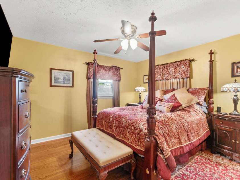 105 Merrywood Drive, Lenoir, NC 28645.  MLS# CAR4420683, YatesRealty ID 51261. 