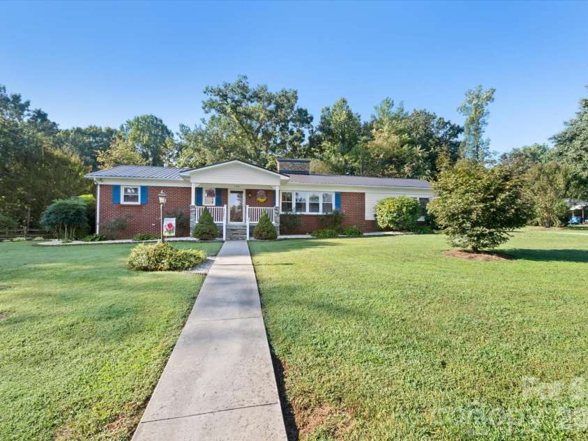 105 Merrywood Drive, Lenoir, NC 28645.  MLS# CAR4420683, YatesRealty ID 51261. 