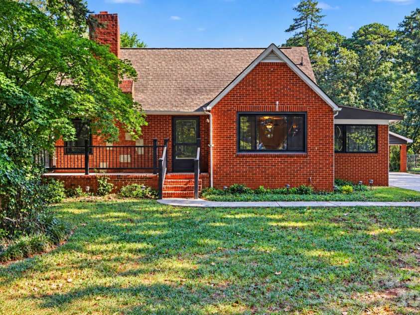 5528 Oak Drive, Charlotte, NC 28216.  MLS# CAR4419898, YatesRealty ID 51263. Front Exterior