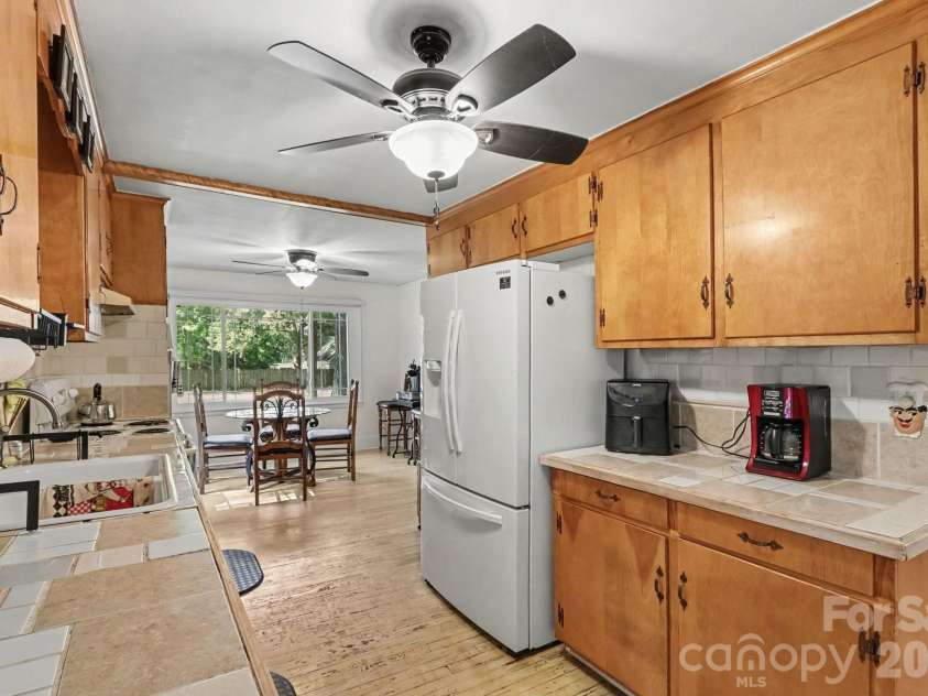 5528 Oak Drive, Charlotte, NC 28216.  MLS# CAR4419898, YatesRealty ID 51263. Kitchen View