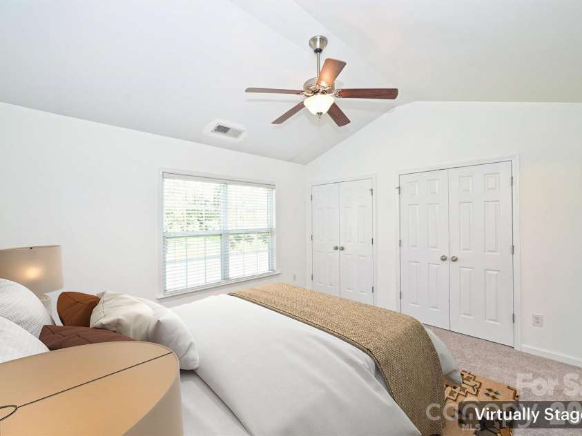 10612 Stoneacre Court, Pineville, NC 28134.  MLS# CAR4419839, YatesRealty ID 51264. Vaulted ceiling