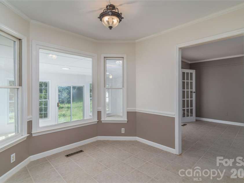 10717 Danesway Lane, Cornelius, NC 28031.  MLS# CAR4418933, YatesRealty ID 51266. Breakfast nook