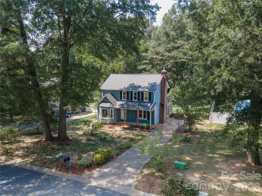 10717 Danesway Lane, Cornelius, NC 28031.  MLS# CAR4418933, YatesRealty ID 51266. Freshly painted cedar