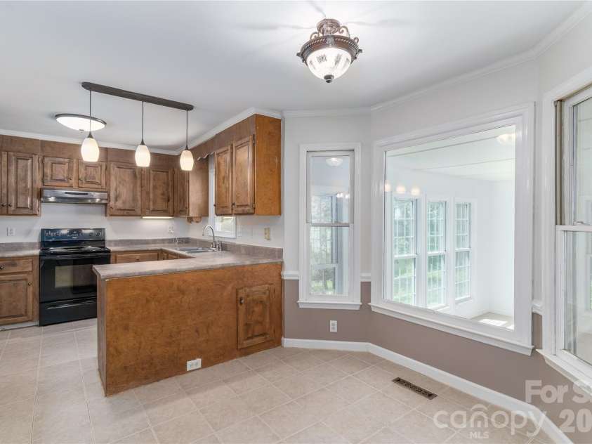 10717 Danesway Lane, Cornelius, NC 28031.  MLS# CAR4418933, YatesRealty ID 51266. Kitchen