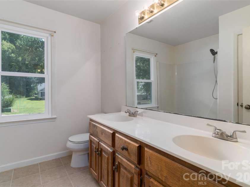 10717 Danesway Lane, Cornelius, NC 28031.  MLS# CAR4418933, YatesRealty ID 51266. Primary bathroom with dual vanity